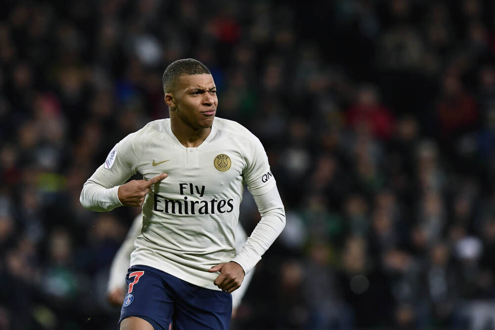 “大湾鸡”蘑菇蹲竟是即兴瞬间？独家对话导演帅好瑞：走红是对小演员们的最大肯定丨封面头条